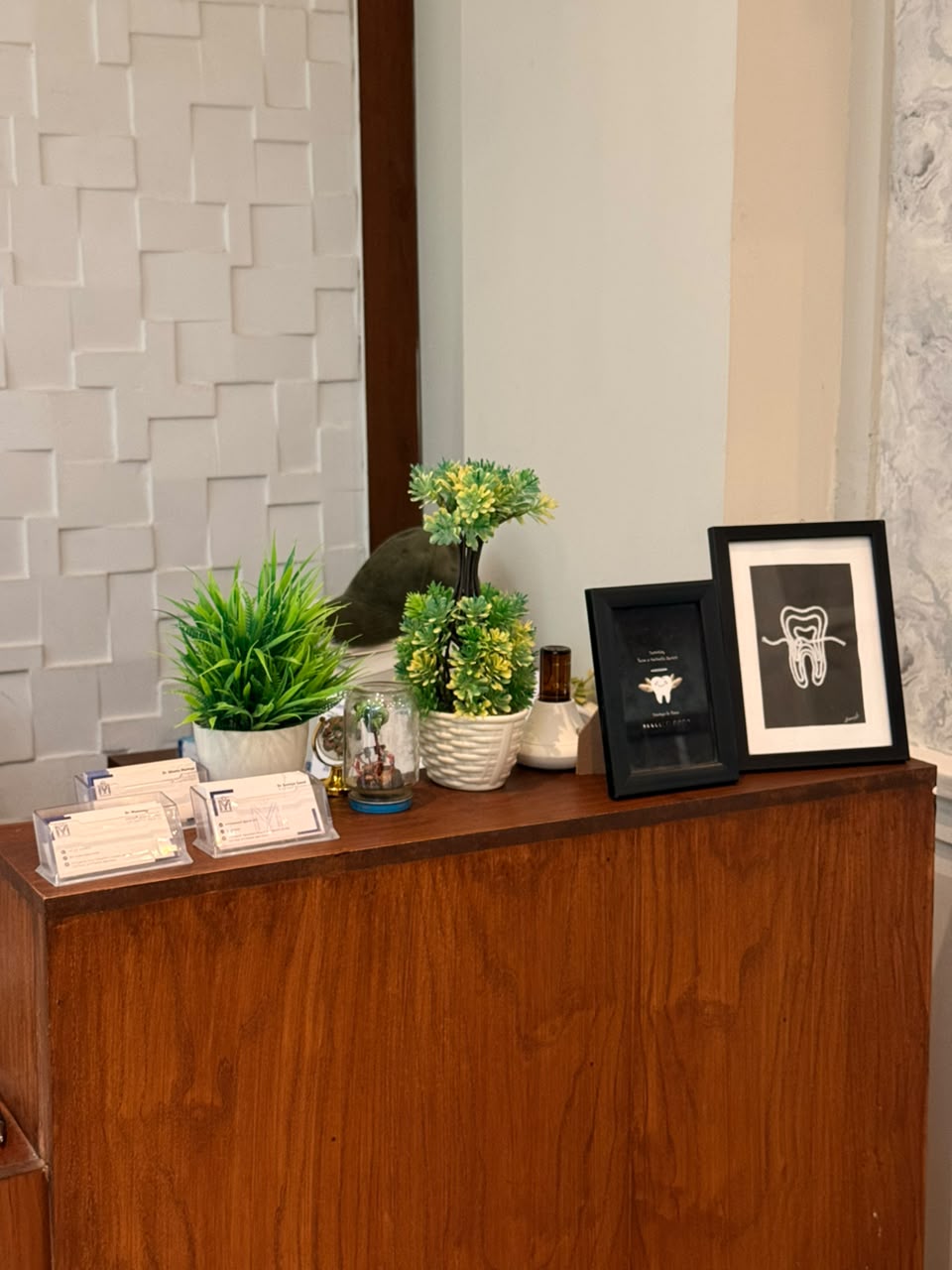 Reception desk at MM Dental Associates